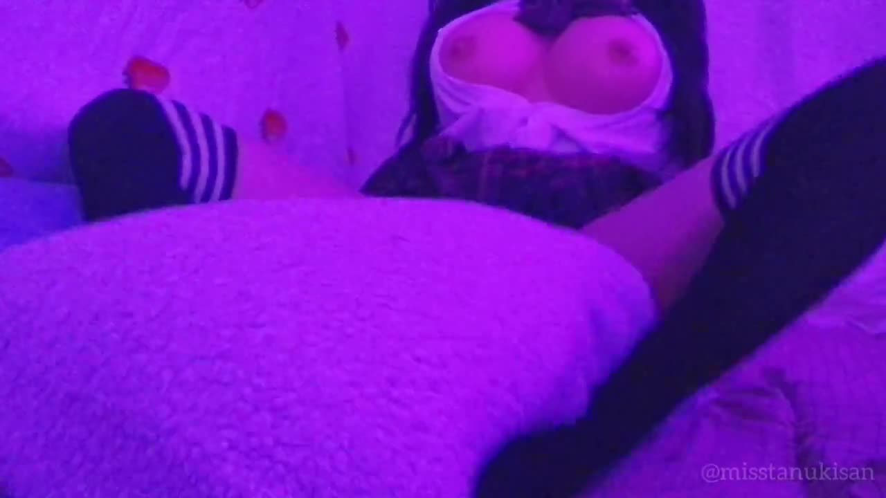 Cô gái Nhật Bản xinh đẹp này đạt cực khoái nhiều lần khi quan hệ bằng gối  trong phòng ngủ. - Videos - TeenSexOnline.com - Teen sex online!